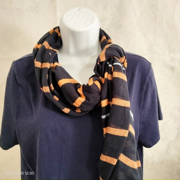 Crown & Ivy Navy Striped by the Sea Multifunctional Scarf Shawl Rectangle Tassel - Picture 2 of 11